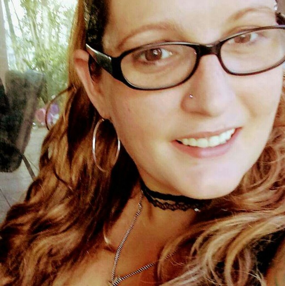 Meet your Posher, Haley - Picture 4 of 4